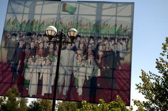 Affiche à la gloire du nouveau président Turkmène